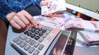 Orta aylıq əmək haqqı 1100 manatı ötdü 