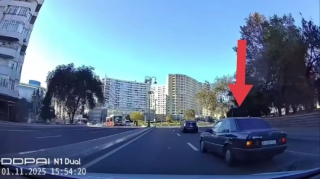 В Баку водитель нарушил правила и создал аварийную ситуацию - ВИДЕО 