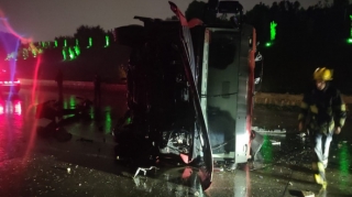 Bakıda evakuator aşdı, yola yağ və yanacaq dağıldı - FOTO - VİDEO