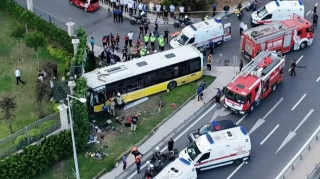 İstanbulda avtobus qəza törədib, ölən var 