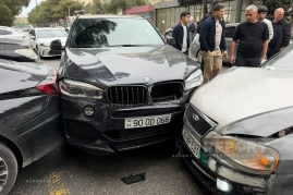 Sumqayıtda zəncirvari qəza: Beş avtomobil toqquşdu - FOTO