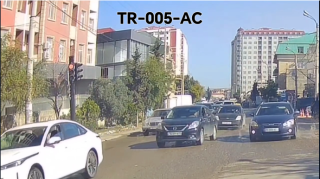 Eyni anda 3 kobud qayda pozan sürücü: 7 bal 300 manat - VİDEO