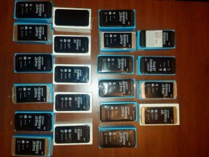 Avtomobildən 21 ədəd mobil telefon aşkar olunub - FOTO