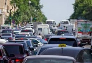 Bəzi küçələrdəki tıxacı məktəbə uşaq gətirən sürücü-valideynlər yaradırlar 