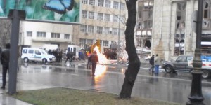 Partlayış yerində kuryoz hadisə: siqaretlə yanğını yenidən başlatdı - VİDEO