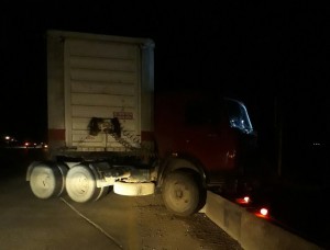 Yük maşını hasara çırpıldı: sürücü yaralanıb - Abşeronda