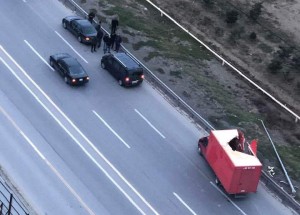 Bakıda elektrik dirəyi yük maşınının üzərinə aşıb - FOTO