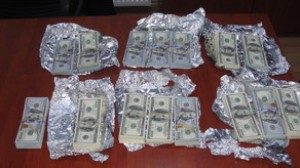 Külli miqdarda pul çıxartmaq istəyən azərbaycanlı saxlanılıb