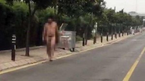 Günün günorta çağı küçədə lüt görüntüləndi - VİDEO