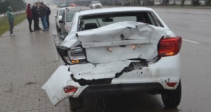 20 dəqiqə əvvəl aldığı avtomobilə yük maşını çırpıldı - FOTO