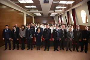 Səbail rayonunda polislər şagirdlərin qonağı oldular - FOTO