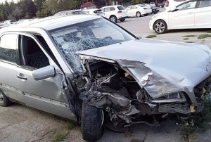 Bakıda “Mercedes”in qəzaya uğrama anı - VİDEO