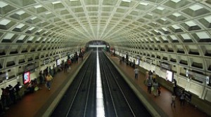 Metroda qatar relsdən çıxıb, bütün sərnişinlər təxliyyə edilib