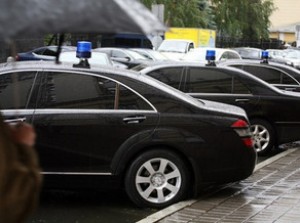 Dövlət qurumunun xidməti avtomobillərdən istifadəsinə xitam verildi