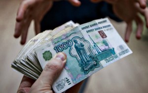 Polisə rüşvət təklif etdi, cərimələndi