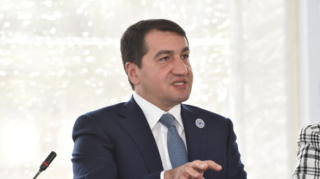 Hikmət Hacıyev: "Özbək həmkarımla çalışırıq ki, Özbəkistan və Azərbaycan dilinin kombinasiyasında danışaq" - VİDEO
