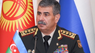 Müdafiə naziri qarşı tərəfin törədə biləcəyi təxribatların qarşısını dərhal almağı əmr edib