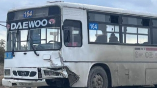 Bakıda sərnişin avtobusu “Mercedes”lə toqquşdu   - FOTO