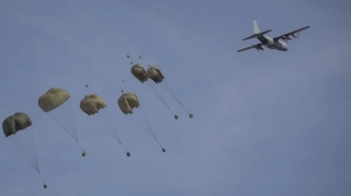 Hərbçilər niyə paraşütlə tullanmayıb? - AÇIQLAMA 