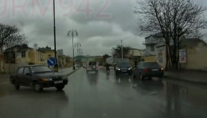 "Yol verin qudam gəlir": Bütün qaydaları "çeynəyən" sürücü - VİDEO