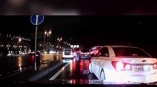 Qayda pozub qəza törətdi:  hadisə yerindən qaçdı   - VİDEO