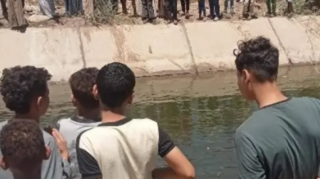 Motosiklet su kanalına aşıb, 9 misirli uşaq ölüb 