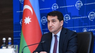 Hikmət Hacıyev: “Ermənistan Gəncə, Bərdə, Tərtər və digər şəhərlərə raket zərbələri endirir” 