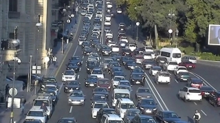 Bakının 21 yolunda tıxac yaranıb - SİYAHI 