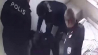 Vətəndaşı döyən polislər işdən qovuldu; döyülən şəxs qazi deyilmiş   - FOTO