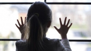 Bakıda azyaşlı qız səkkizinci mərtəbədən yıxılaraq öldü