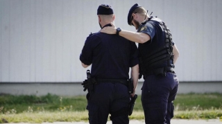 Öldürülən polisə görə ölkədə matəm elan etdi