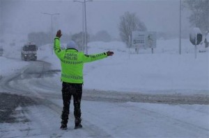 Avtomobil buzun içərisində qaldı  - FOTO