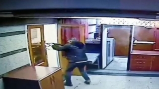 Azərbaycan səfirliyinə hücum edən şəxsə hökm oxunmayıb - Rəsmi 