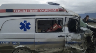 Qazaxda təcili yardım avtomobili qəzaya düşüb