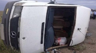 Goranboyda mikroavtobus aşdı