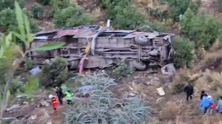 Musiqiçiləri daşıyan avtobus dərəyə aşdı: 9 nəfər ölüb 