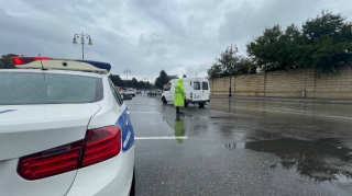 Yollarda tıxacın qarşısını almaq üçün polis xidmətdədir  - FOTO - VİDEO