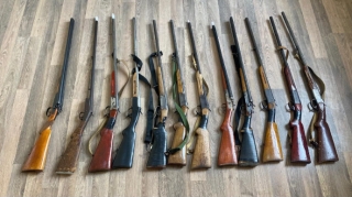 Polis 8 avtomat aşkar etdi 