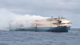 Türkiyədə yük gəmisi yanır 