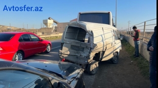 Binəqədidə zəncirvari qəza:  avtobus 3 maşını...  - FOTO