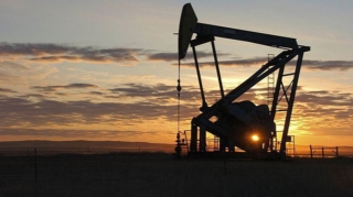 Neftin qiyməti 77 dolları ötdü