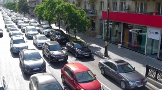 На каких улицах Баку 2 июня наблюдаются транспортные заторы? - ФОТО