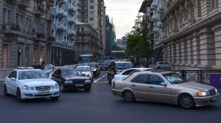 Azərbaycanda avtomobillər "qocalır" - Maşınlarımızın neçə yaşı var? 