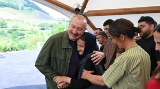 Prezident Kiçik Qaladərəsində sakinlərlə görüşdü - FOTO