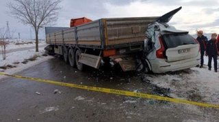 “Volvo” yük maşınına çırpıldı - İş adamı öldü - VİDEO 