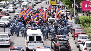 Полиция Армении задержала 21 участника автопробега в Ереване