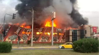 Türkiyədə fabrik yanır 