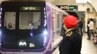 Bakı metrosunda insident  - İki qız tunelə düşüb qaçdı