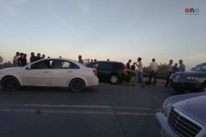 Bakıda "Renault Megane" yolun kənarındakı dəmir səddə çırpılıb