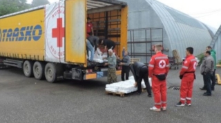 Rusiya QXC-nin Qarabağa göndərdiyi humanitar yardımın paylanılmasının görüntüləri yayıldı  - FOTO